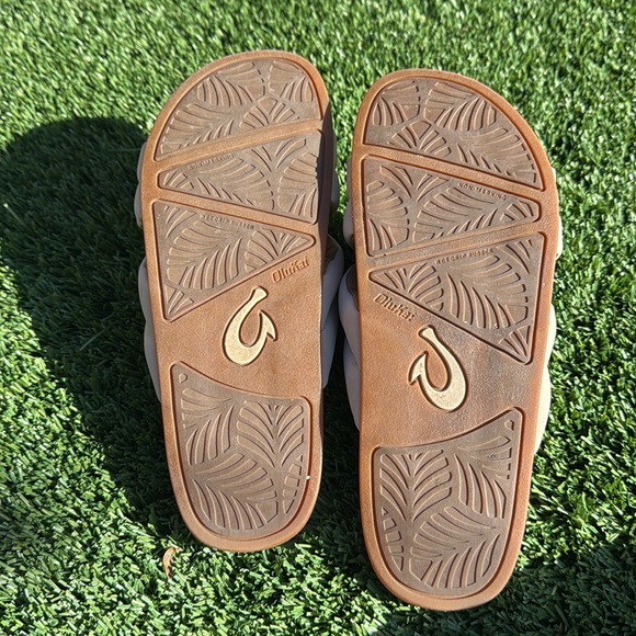Olukai sandals - Picture 3 of 3